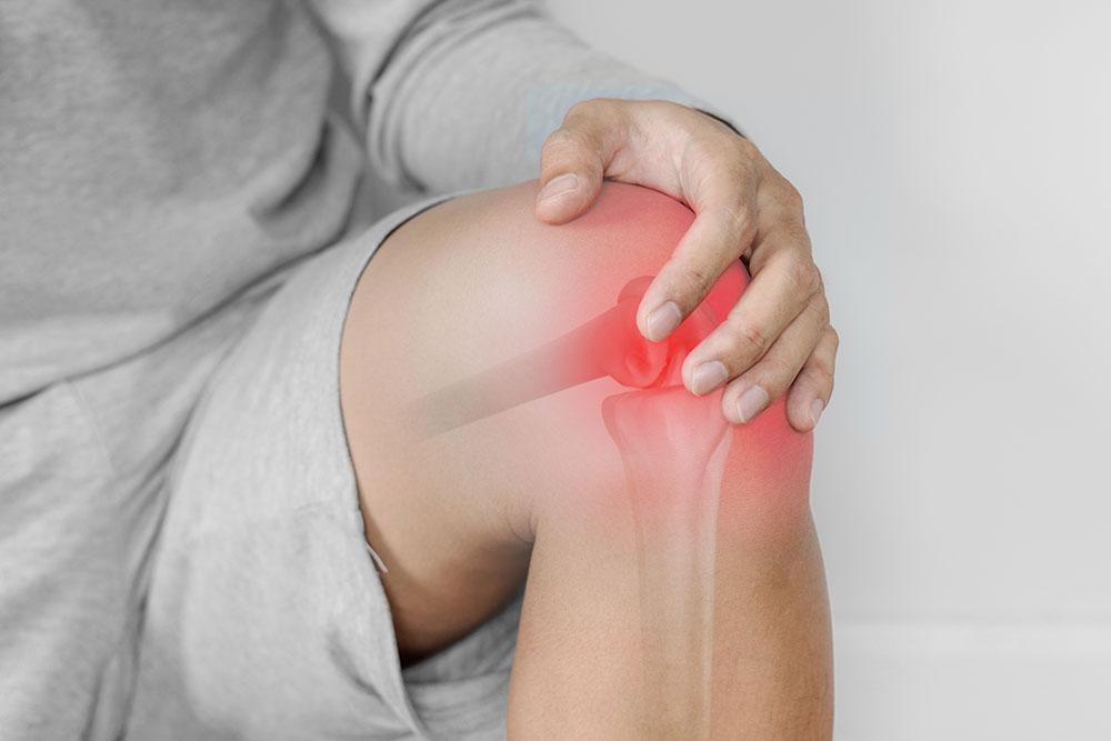 joint pain arthritis tendon problems man touching nee pain point